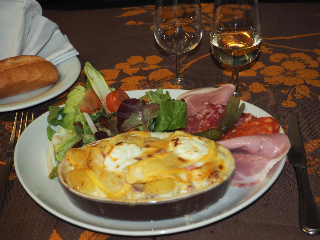 Hotel Restaurant La Manse Dornecy Kültér fotó